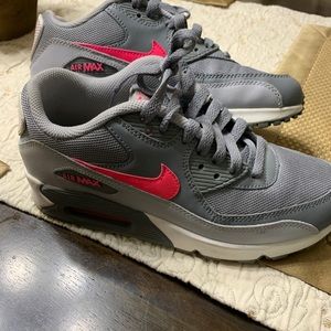 FINAL Price drop 💕GUC Nike air max’s